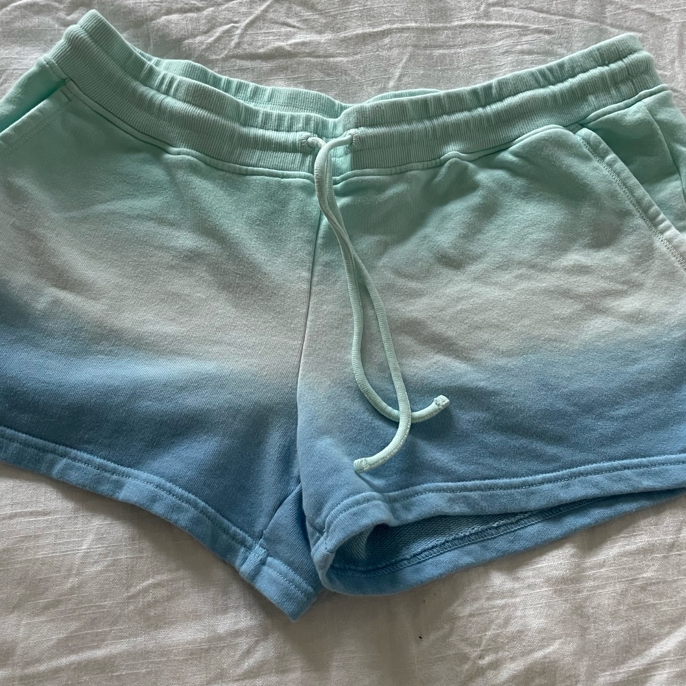 Vineyard Vines NWOT Shorts Medium Tie Dye